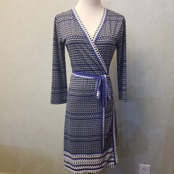 Max Studio printed wrap dress  women's size Small (H32) - Picture 2 of 8